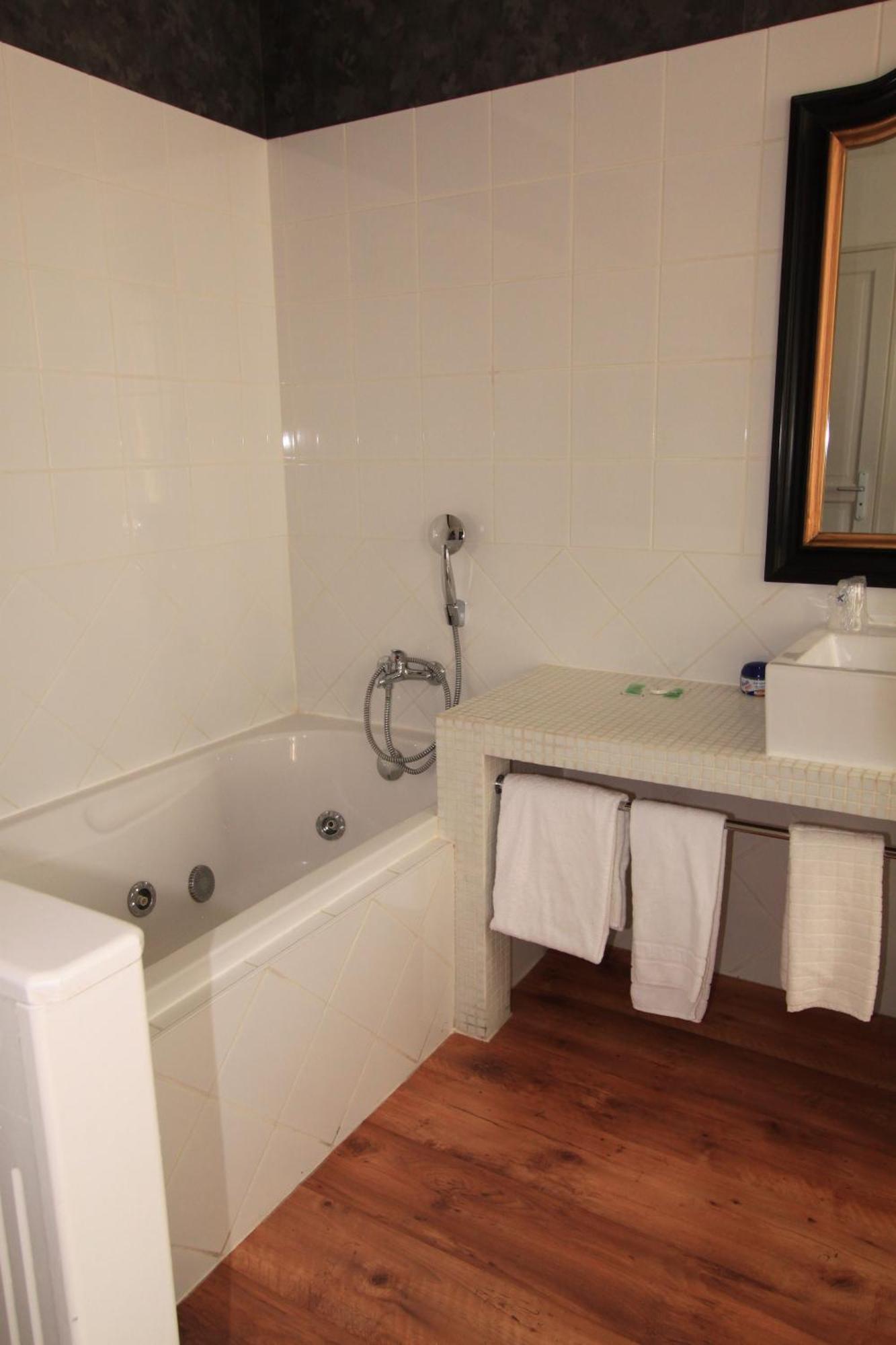 Hotel Le 5 Martigues Esterno foto