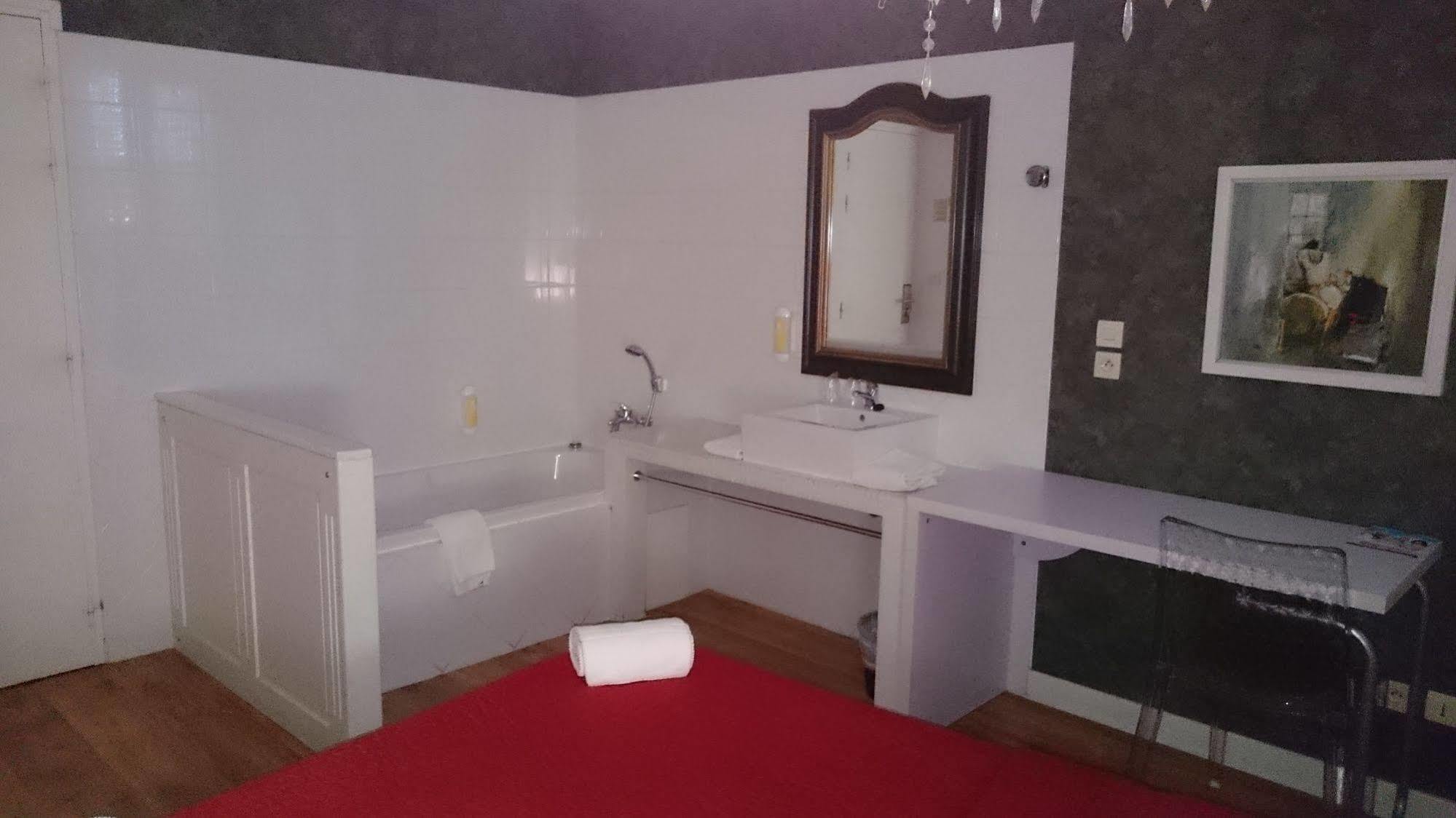 Hotel Le 5 Martigues Esterno foto