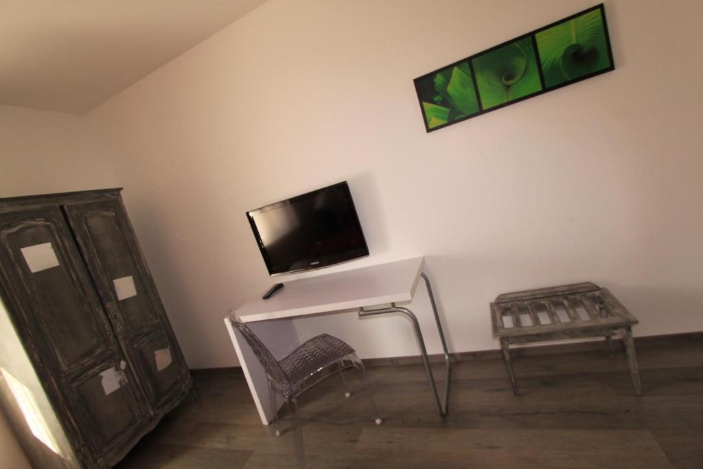Hotel Le 5 Martigues Camera foto